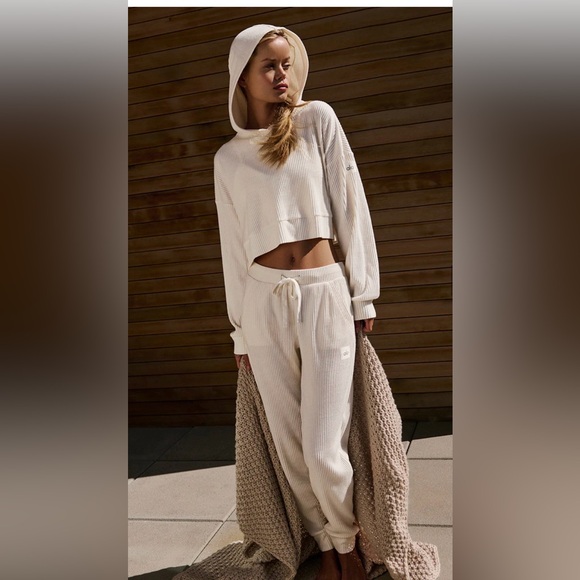 ALO Muse Cream Ribbed Pants - Picture 5 of 5